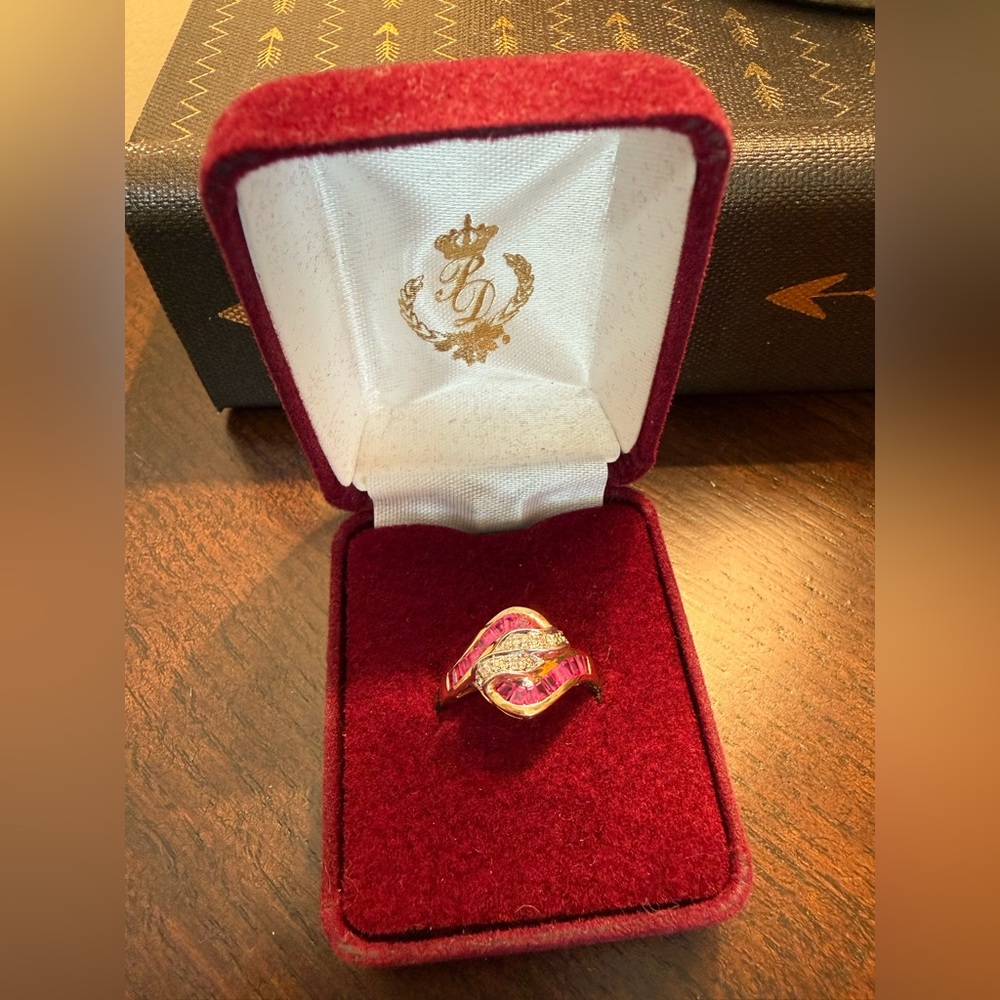 Ring, size 7, gold with pink stones.